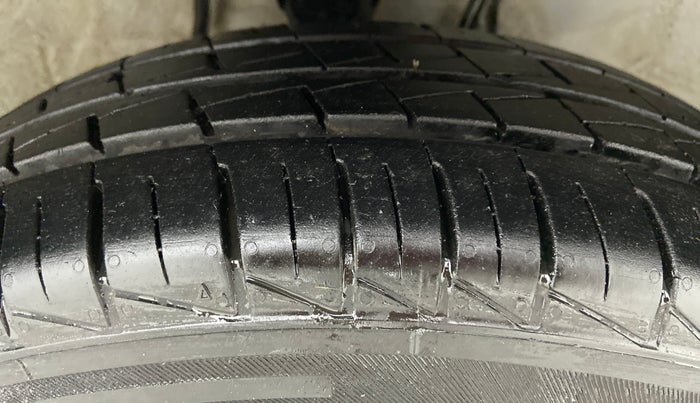 2019 Maruti Alto VXI, Petrol, Manual, 4,237 km, Right Front Tyre Tread