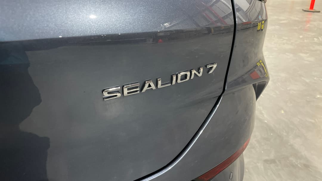 2025 Byd Sealion 7 Premium, Automatic, 6849 km, Badge (Boot Right Side)