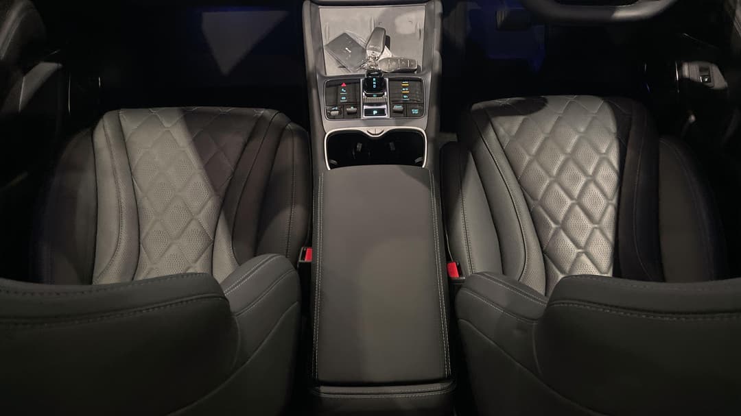 2025 Byd Sealion 7 Premium, Automatic, 6849 km, Center Console
