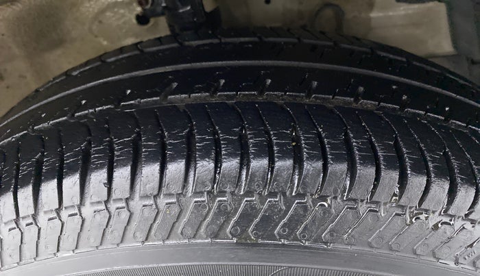 2017 Maruti Swift VXI, Petrol, Manual, 36,836 km, Right Front Tyre Tread