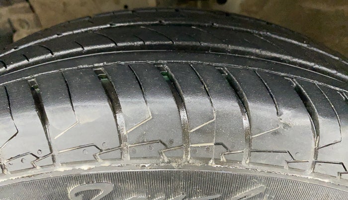 2014 Maruti Swift Dzire VXI, Petrol, Manual, 82,220 km, Left Front Tyre Tread