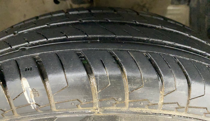 2014 Maruti Swift Dzire VXI, Petrol, Manual, 82,220 km, Right Front Tyre Tread
