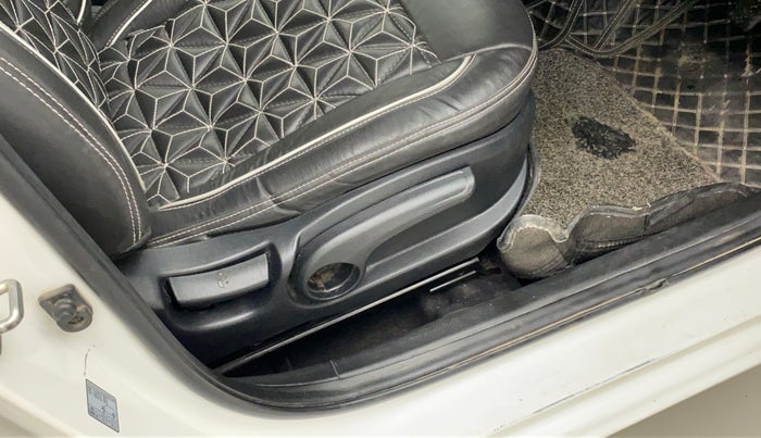 2017 Hyundai Elite i20 SPORTZ 1.2, Petrol, Manual, 68,751 km, Driver-side door - Beading has minor damage