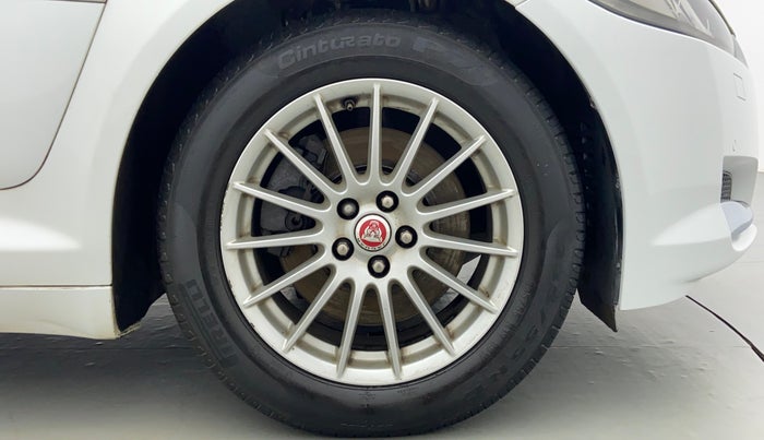 2015 Jaguar XF 2.2 DIESEL LUXURY, Diesel, Automatic, 82,918 km, Right Front Tyre