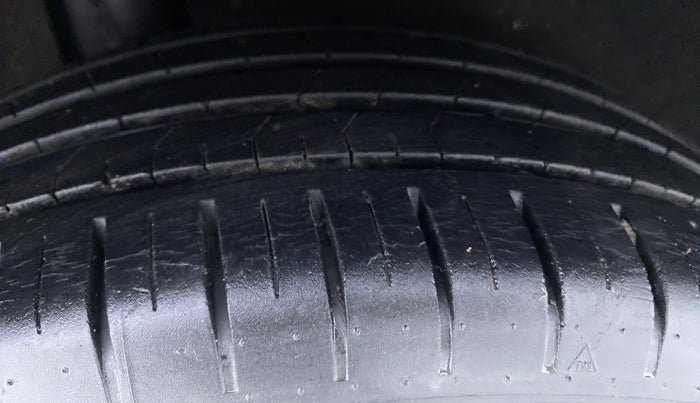 2016 Maruti Baleno ALPHA 1.2 K12, Petrol, Manual, 18,267 km, Right Rear Tyre Tread