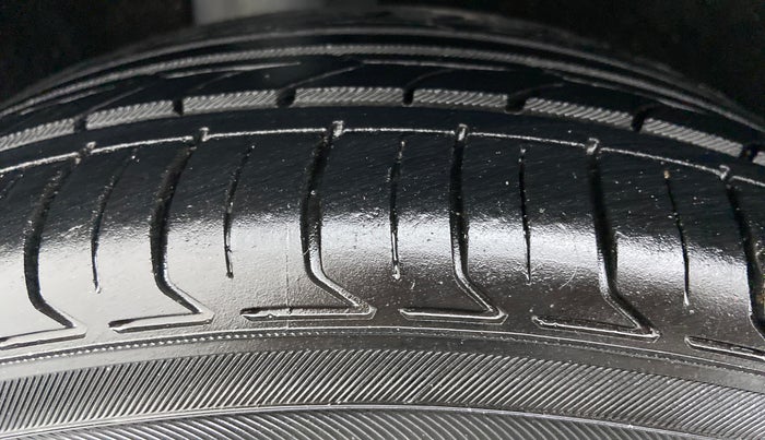 2016 Maruti Baleno ZETA 1.2 K12, Petrol, Manual, 1,03,962 km, Right Rear Tyre Tread
