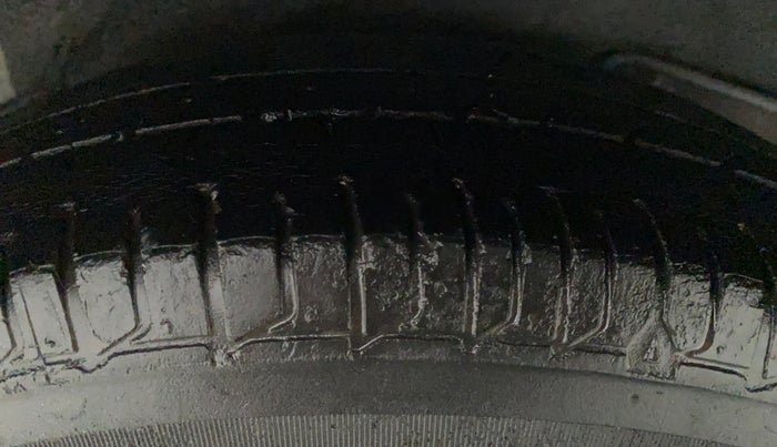 2012 Hyundai i10 MAGNA 1.2, Petrol, Manual, 78,675 km, Left Front Tyre Tread