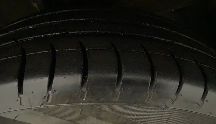 2019 Maruti XL6 ZETA AT, Petrol, Automatic, 1,03,396 km, Left Front Tyre Tread
