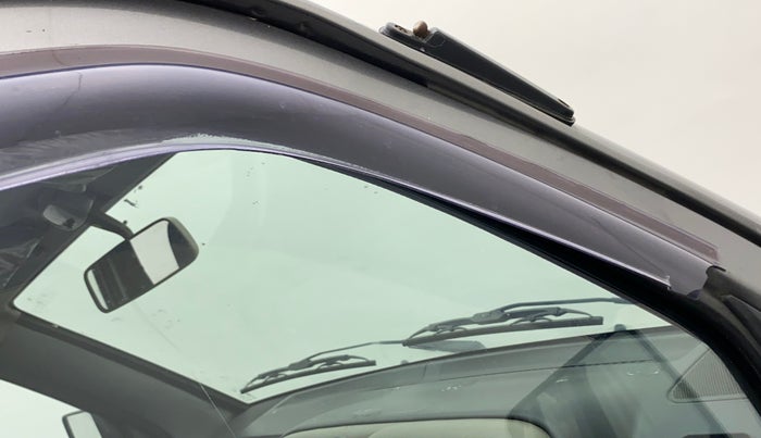 2015 Maruti Eeco 7 STR, Petrol, Manual, 28,883 km, Driver-side door - Door visor damaged
