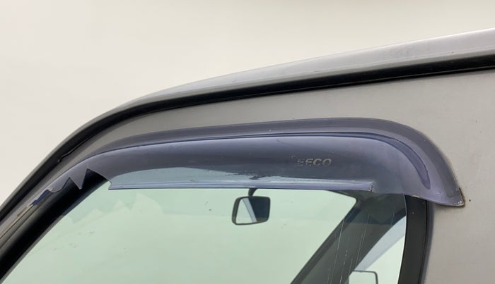 2015 Maruti Eeco 7 STR, Petrol, Manual, 28,883 km, Front passenger door - Door visor damaged