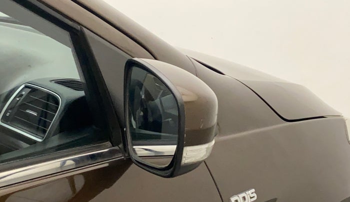 2015 Maruti Ciaz ZDI SHVS, Diesel, Manual, 76,403 km, Right rear-view mirror - Folding motor not working
