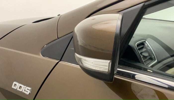 2015 Maruti Ciaz ZDI SHVS, Diesel, Manual, 76,403 km, Left rear-view mirror - Indicator light not working
