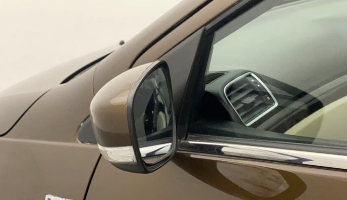 2015 Maruti Ciaz ZDI SHVS, Diesel, Manual, 76,403 km, Left rear-view mirror - Folding motor not working