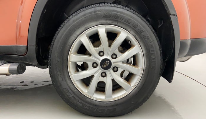 2015 Mahindra XUV500 W10, Diesel, Manual, 1,17,853 km, Left Rear Wheel
