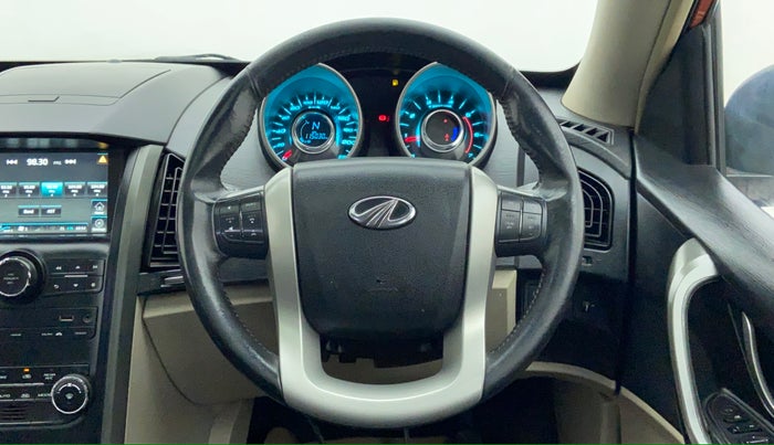 2015 Mahindra XUV500 W10, Diesel, Manual, 1,17,853 km, Steering Wheel Close Up