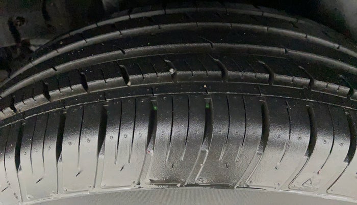 2015 Mahindra XUV500 W10, Diesel, Manual, 1,17,853 km, Right Rear Tyre Tread
