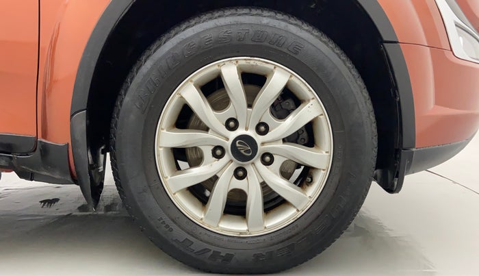 2015 Mahindra XUV500 W10, Diesel, Manual, 1,17,853 km, Right Front Wheel