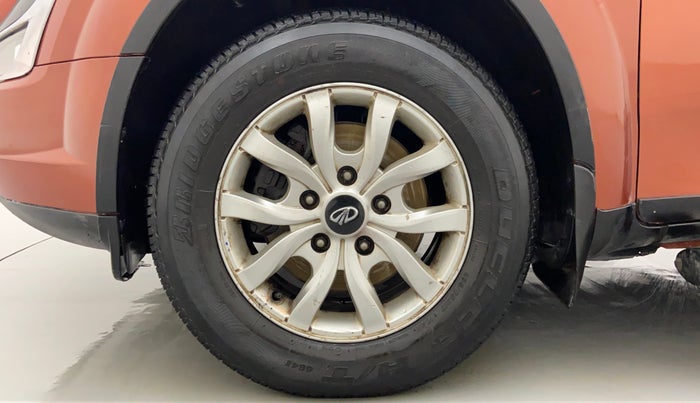 2015 Mahindra XUV500 W10, Diesel, Manual, 1,17,853 km, Left Front Wheel