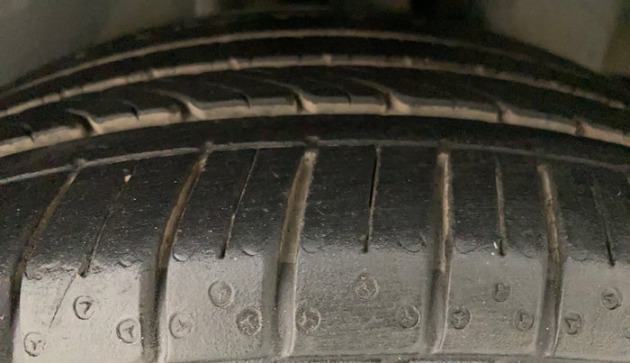 2018 Maruti Ciaz ALPHA  AT 1.5 SHVS PETROL, Petrol, Automatic, 56,035 km, Left Rear Tyre Tread