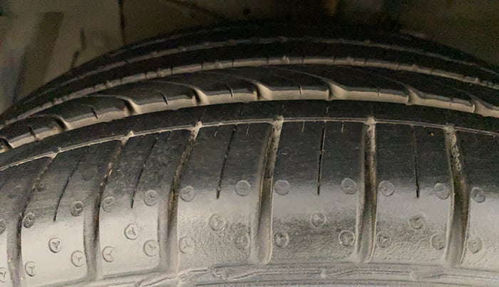 2018 Maruti Ciaz ALPHA  AT 1.5 SHVS PETROL, Petrol, Automatic, 56,035 km, Left Front Tyre Tread