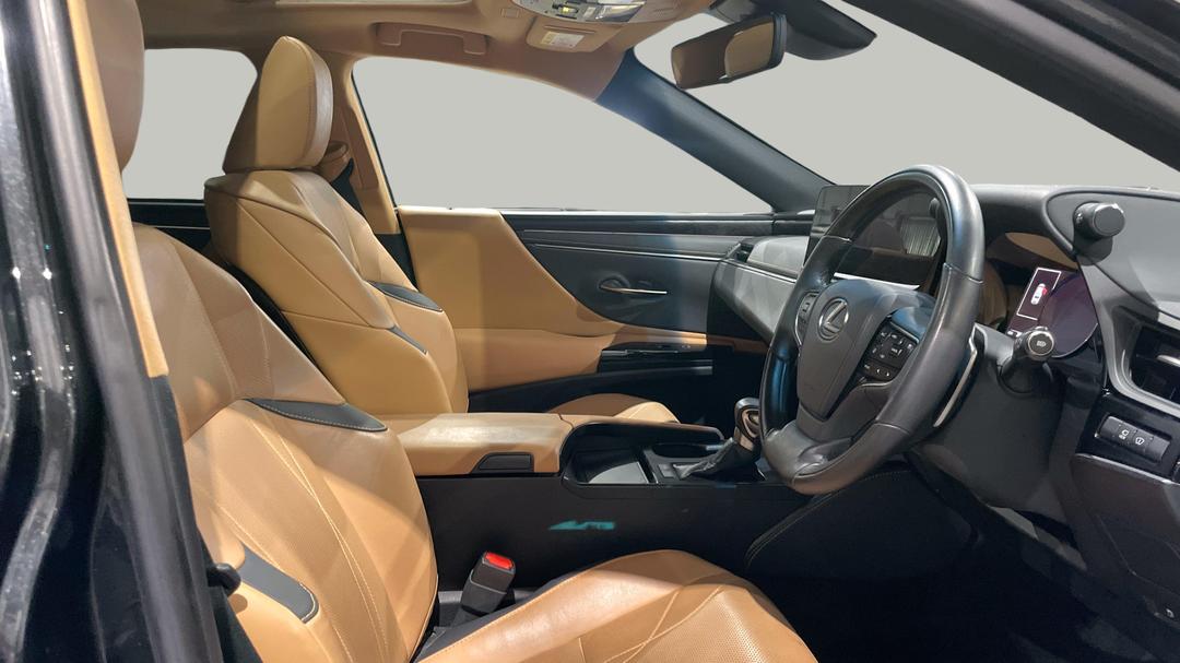 2023 Lexus Es300h Luxury (hybrid), Automatic, 38963 km, Right Side Front Door Cabin View
