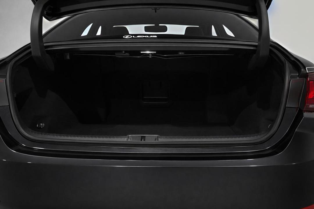 2023 Lexus Es300h Luxury (hybrid), Automatic, 38963 km, Boot Inside View