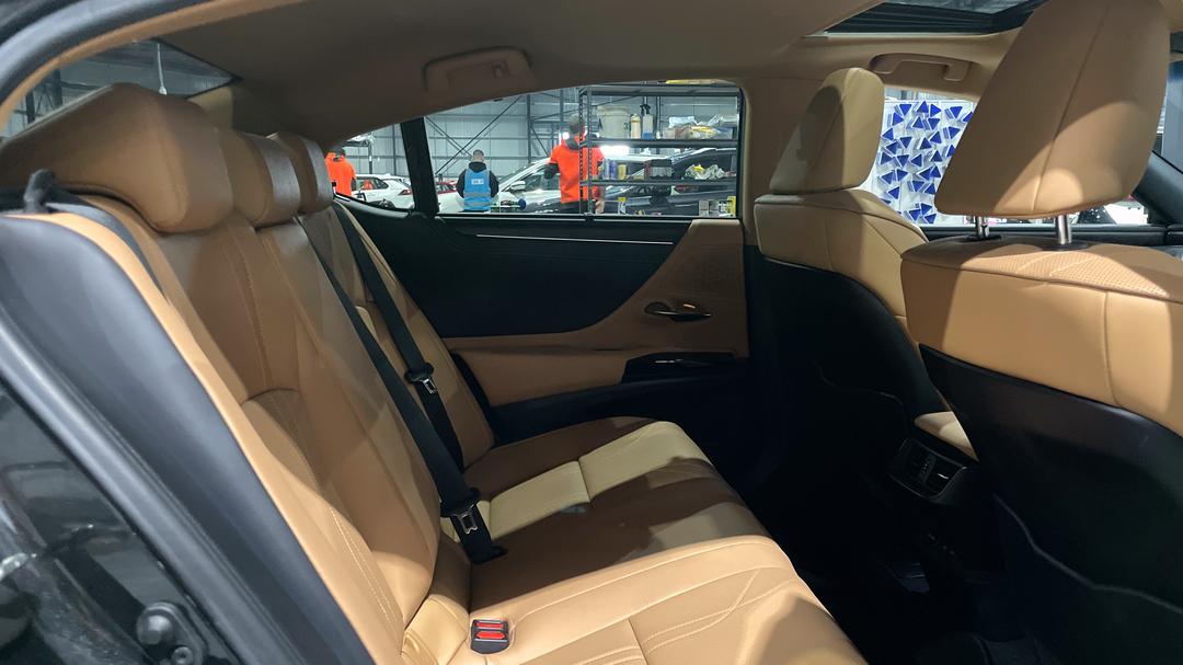 2023 Lexus Es300h Luxury (hybrid), Automatic, 38963 km, Right Side Rear Door Cabin View