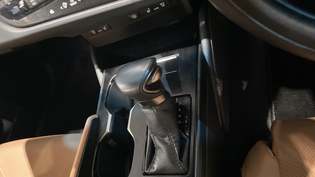 2023 Lexus Es300h Luxury (hybrid), Automatic, 38963 km, Gear Lever 