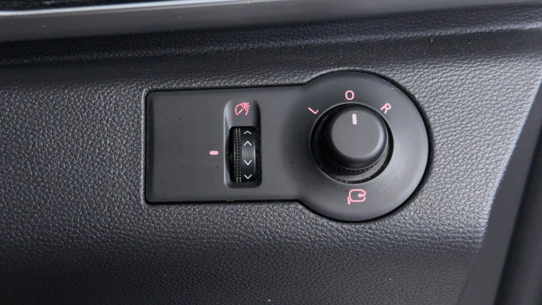 2022 LDV D90 Executive (4WD) D20, Automatic, 50396 km, Utility Switches/Buttons