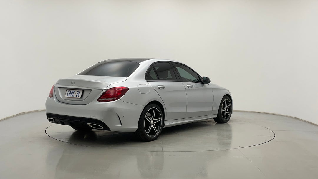 Right Back Diagonal (45- Degree) View