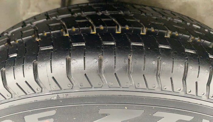 2018 Maruti Alto 800 LXI OPT, Petrol, Manual, 31,852 km, Right Front Tyre Tread