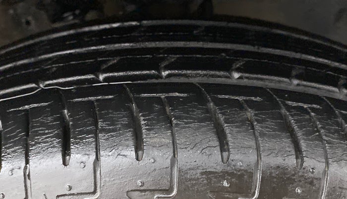 2017 Maruti IGNIS ZETA 1.2 AMT, Petrol, Automatic, 32,258 km, Right Front Tyre Tread