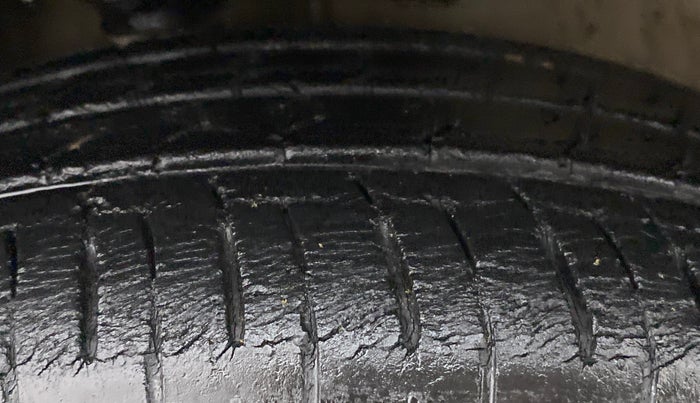 2017 Maruti IGNIS ZETA 1.2 AMT, Petrol, Automatic, 32,258 km, Left Front Tyre Tread