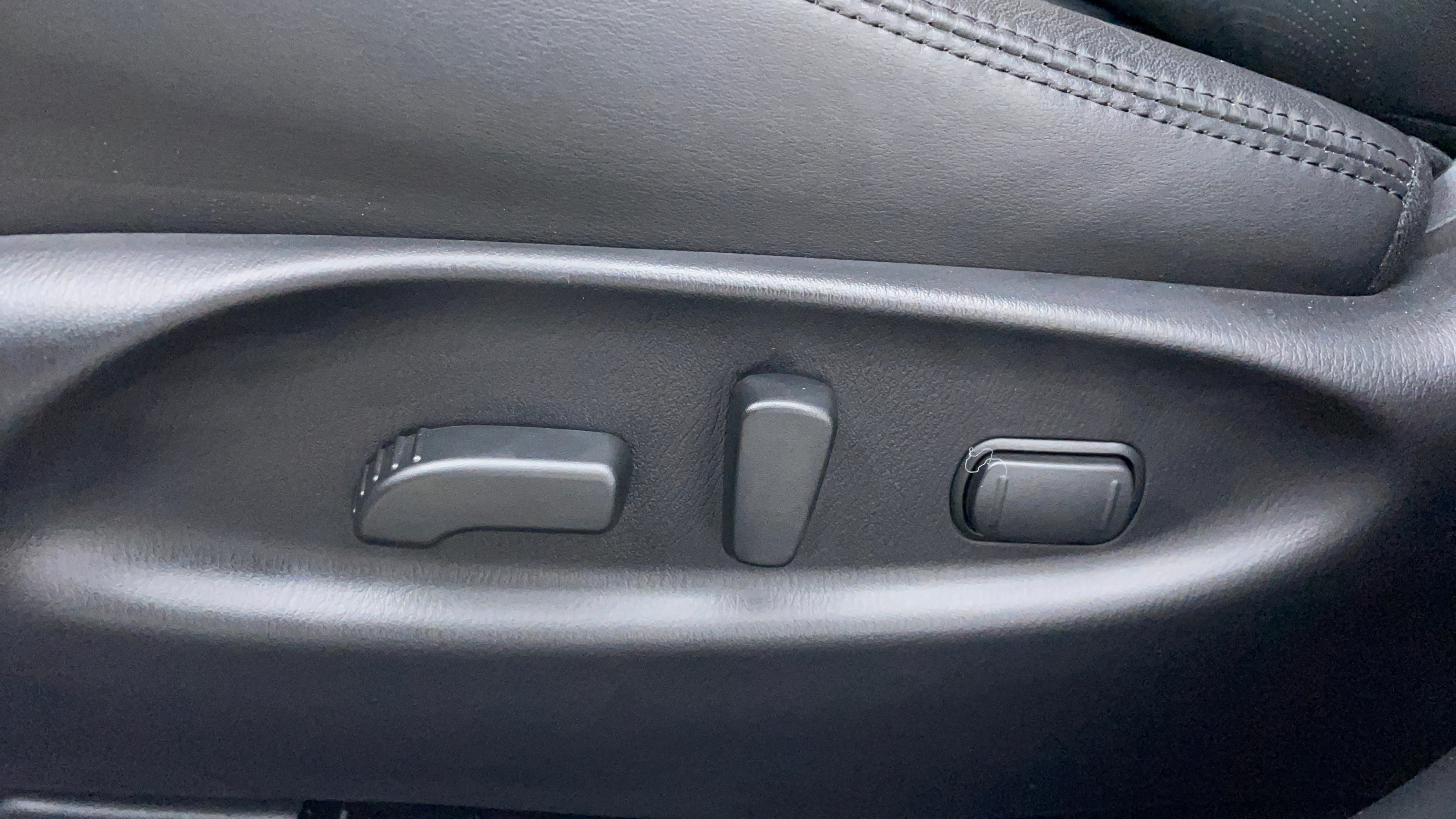 Infiniti Q70-Driver Side Adjustment Panel