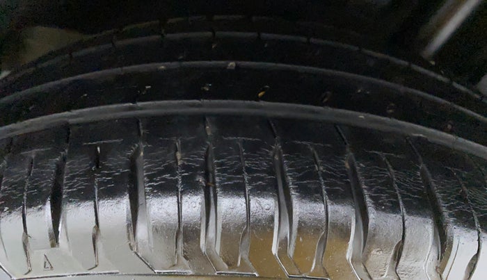 2017 Maruti Dzire ZXI, Petrol, Manual, 25,005 km, Left Rear Tyre Tread