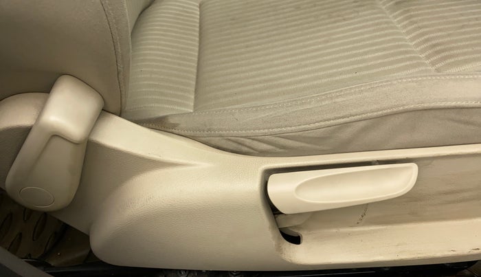2011 Volkswagen Vento HIGHLINE 1.6 MPI, Petrol, Manual, 38,975 km, Driver Side Adjustment Panel
