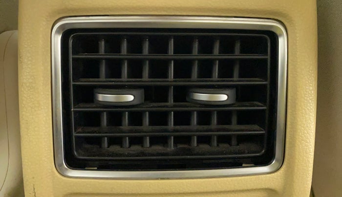 2011 Volkswagen Vento HIGHLINE 1.6 MPI, Petrol, Manual, 38,975 km, Rear AC Vents