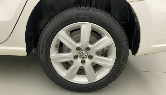 2011 Volkswagen Vento HIGHLINE 1.6 MPI, Petrol, Manual, 38,975 km, Left Rear Wheel