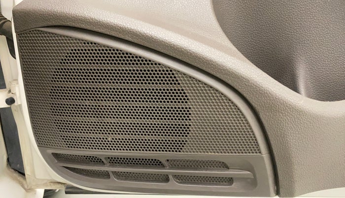 2011 Volkswagen Vento HIGHLINE 1.6 MPI, Petrol, Manual, 38,975 km, Speaker