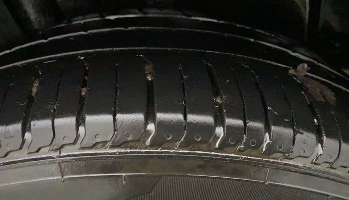 2013 Maruti Ertiga VXI CNG, CNG, Manual, 73,257 km, Right Front Tyre Tread