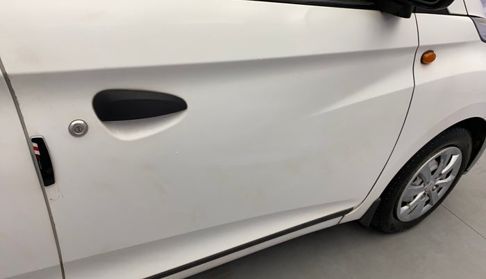 2018 Hyundai Eon ERA +, Petrol, Manual, 95,267 km, Driver-side door - Slightly dented