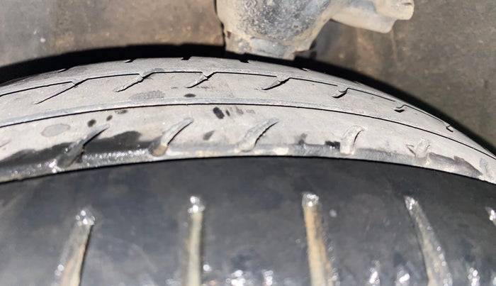 2018 Hyundai Eon ERA +, Petrol, Manual, 95,267 km, Left Front Tyre Tread
