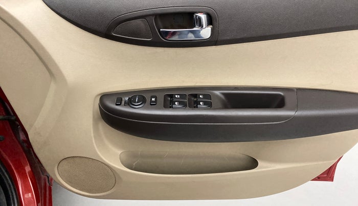 2013 Hyundai i20 SPORTZ 1.4 CRDI, Diesel, Manual, 68,161 km, Driver Side Door Panels Control