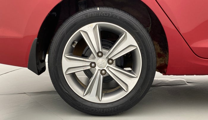 2017 Hyundai Verna 1.6 SX VTVT, Petrol, Manual, 43,890 km, Right Rear Wheel