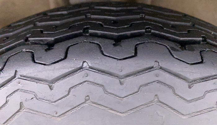 2017 Maruti OMNI E STD, Petrol, Manual, 7,616 km, Left Front Tyre Tread