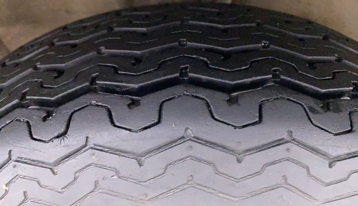 2017 Maruti OMNI E STD, Petrol, Manual, 7,616 km, Right Front Tyre Tread