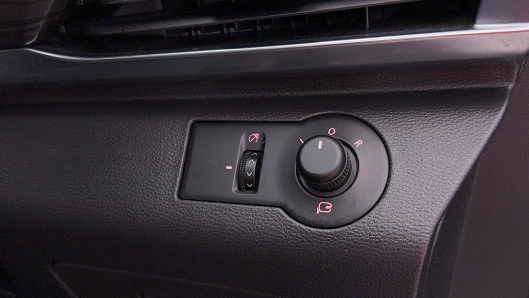 2021 LDV D90 Executive (4WD) D20, Automatic, 63831 km, Utility Switches/Buttons