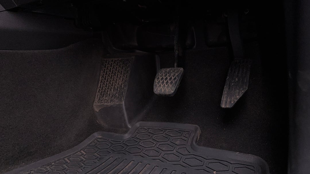 2021 LDV D90 Executive (4WD) D20, Automatic, 63831 km, Pedals and Footmat