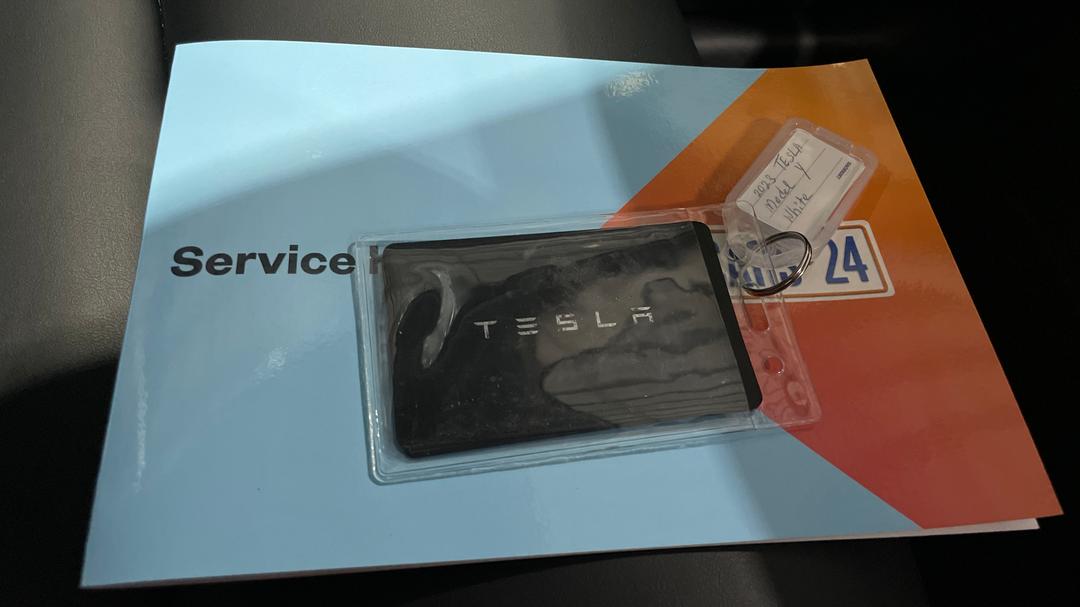 2023 Tesla Model Y Long Range, Automatic, 70863 km, Key Close-up