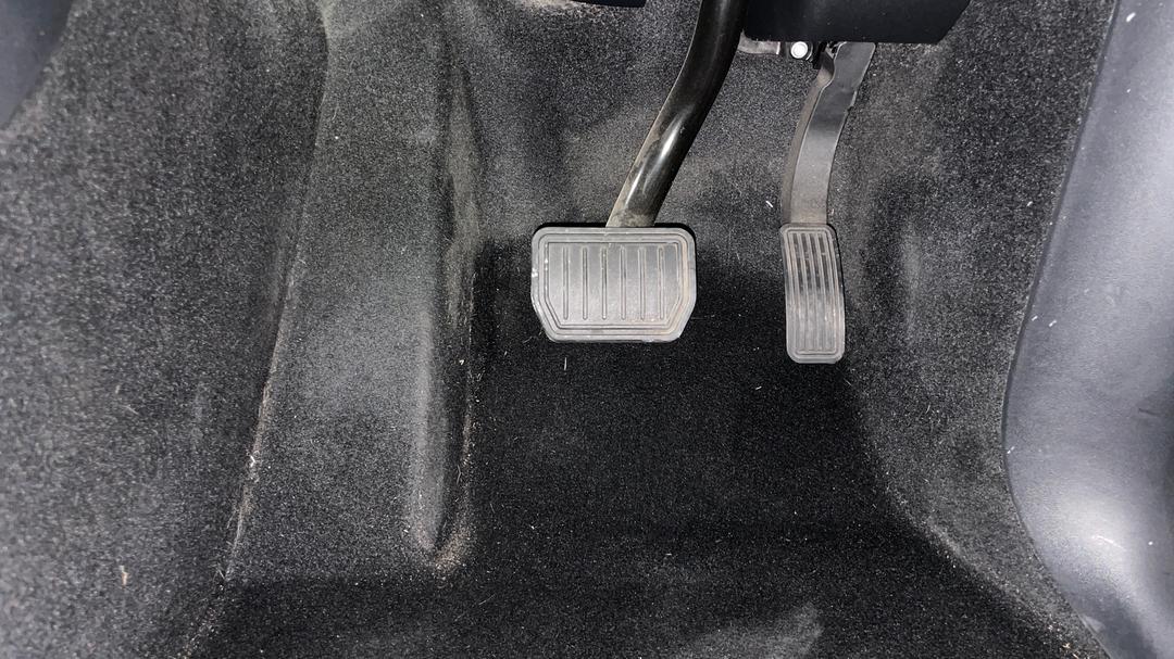 2023 Tesla Model Y Long Range, Automatic, 70863 km, Pedals and Footmat